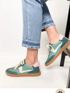 Dolce Vita Notice Green Suede Sneaker Size 8.5